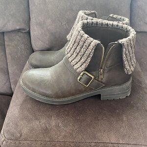 Unionbay women’s brown booties size 8